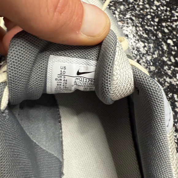 Nike Air Initiator Men’s Size 10 Running Shoes - Picture 8 of 9